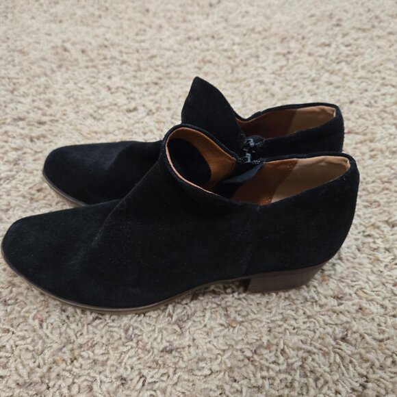 Lucky Brand Soft Suede Booties Brett in Black Size 7.5 Stitch Detail - Picture 4 of 8